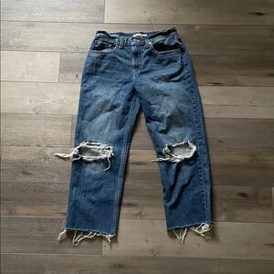 levi’s dark wash low rise straight jeans – size 28, ripped knees